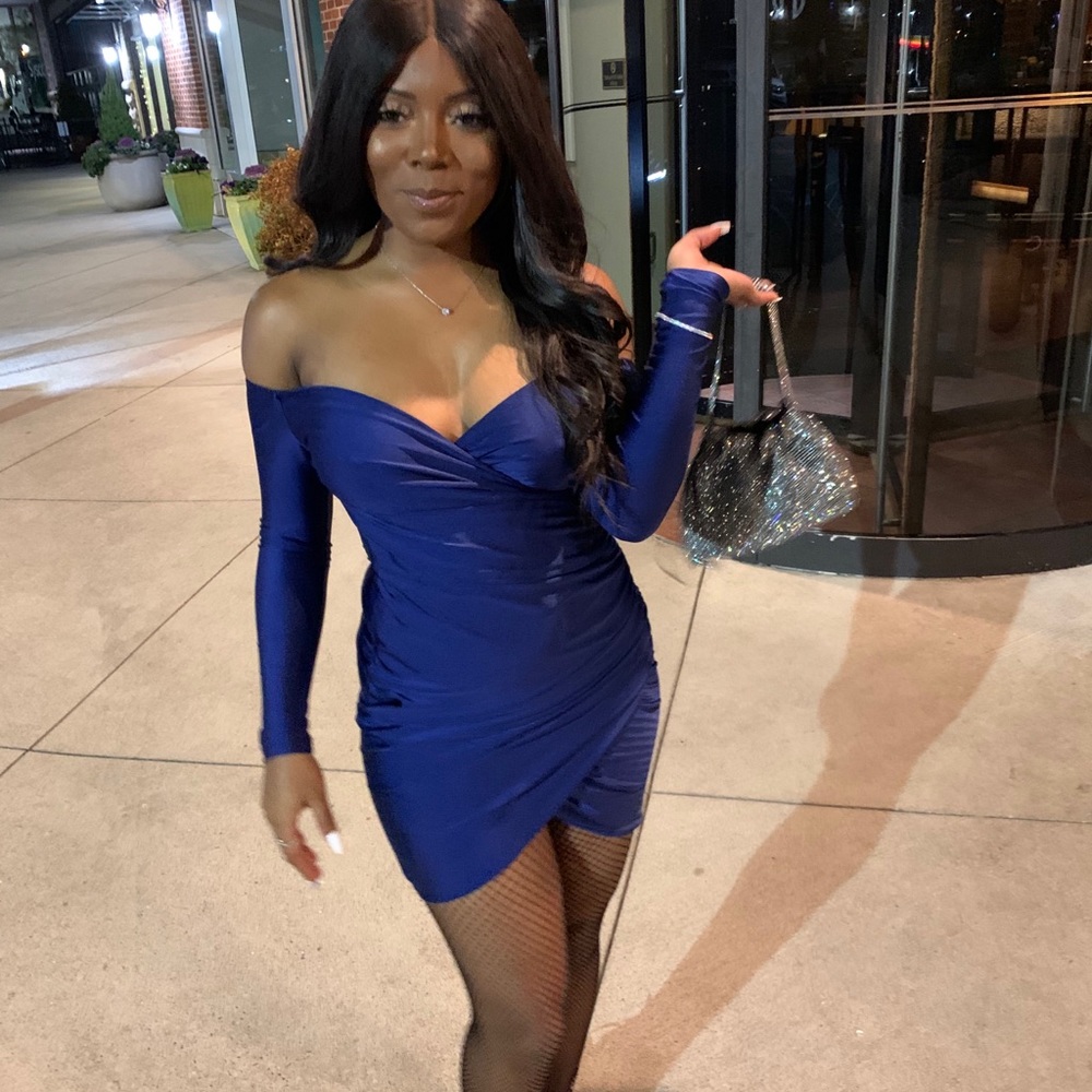 Shop this super cute royal blue mini dress 🦋
